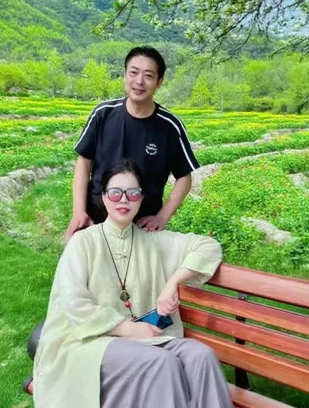 今天是许敏的生日，老杨发视频祝福。好看，在直播间也从来不说别人的坏话，了不起。岁
