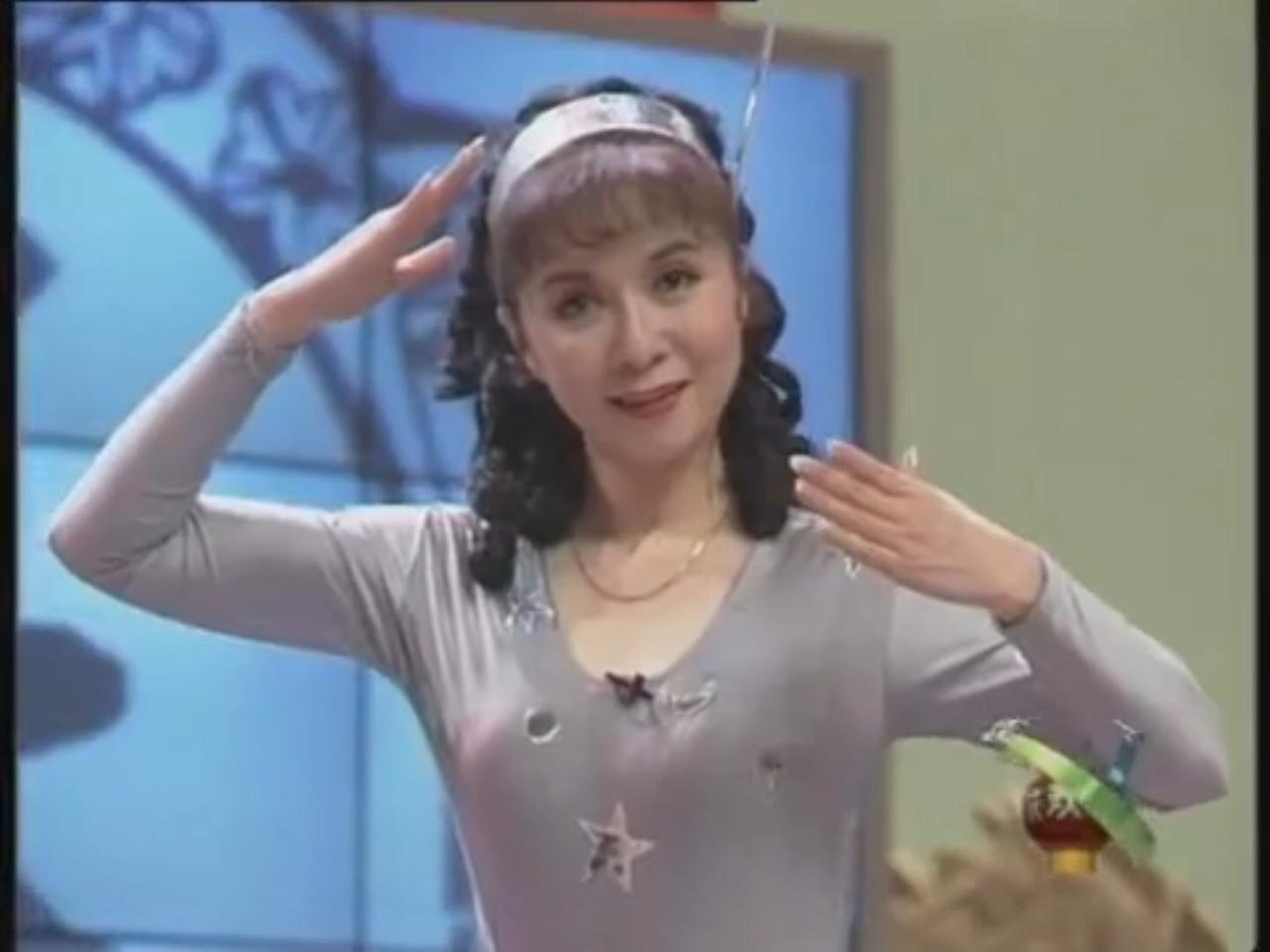 央视春晚语言类:蔡明时隔多年回归演小品《奶奶的最爱》，沈腾马丽第十次合作《租女友