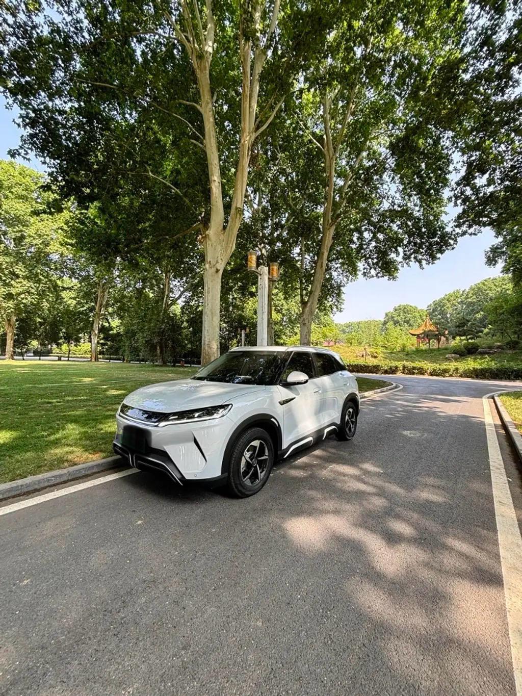 作为一名比亚迪元UP2024款401km领先型车主，在日常使用中，充电是我绕不
