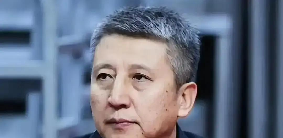 国家队正在悄悄淘汰一类球员。不是淘汰矮个子，是淘汰“慢半拍”的大脑。国际篮