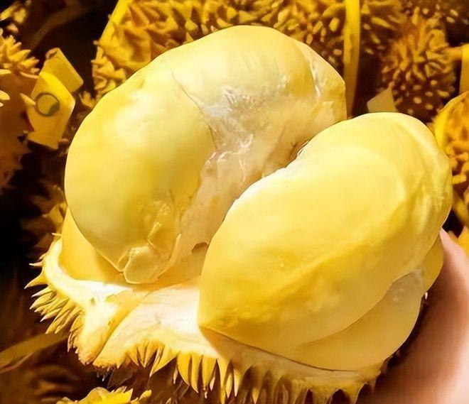 赚中国人钱还伤害中国人？泰国榴莲这事越挖越吓人，很多中国人都爱吃，可谁能想到，这