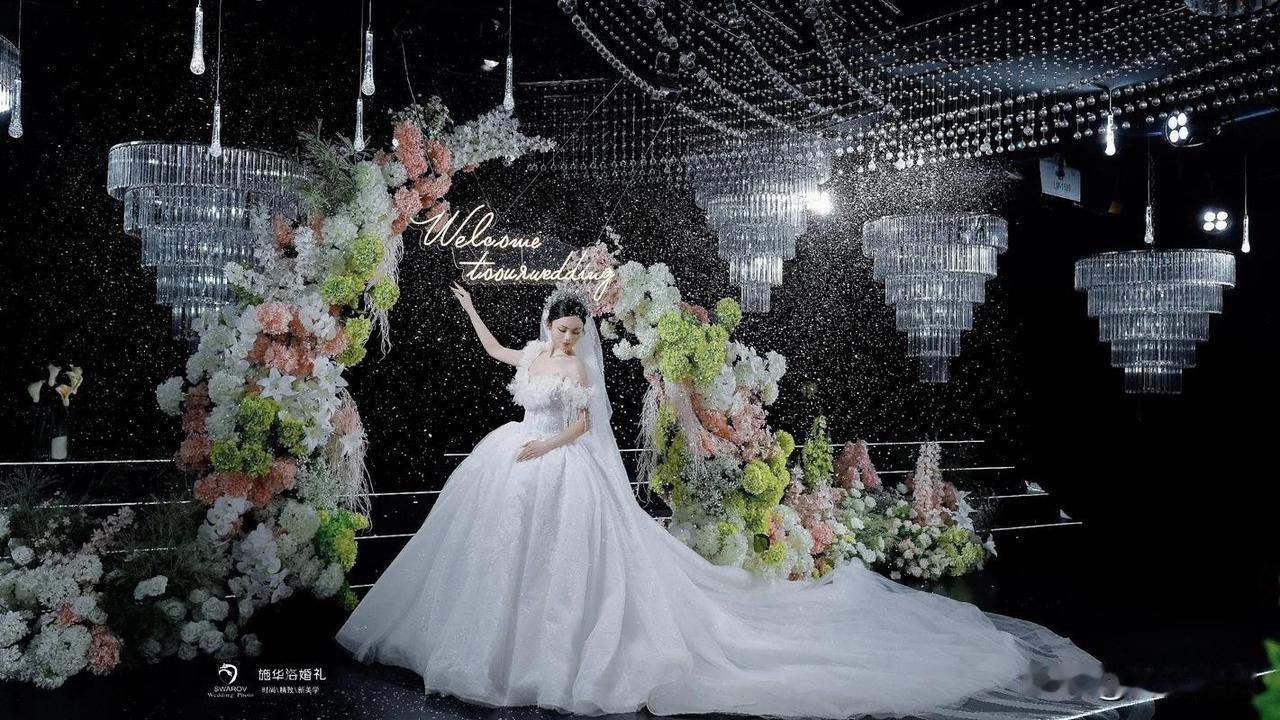 普通人办婚礼毫无意义不骗你们，这两年我随了8次份子钱。看着台上新人像木偶一样