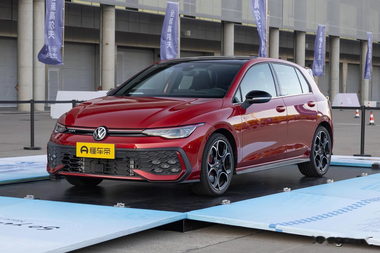高尔夫GTI：天生喜欢拧油门的人会心动——搭载2.0T的运动心脏，国际版约241