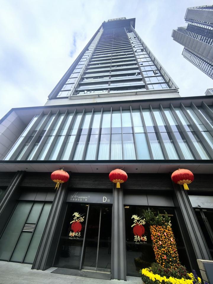 华侨城次新豪宅6.5折拍卖，地铁口/高层视野好/看燕晗山，天鹅湖三期8.4万起拍