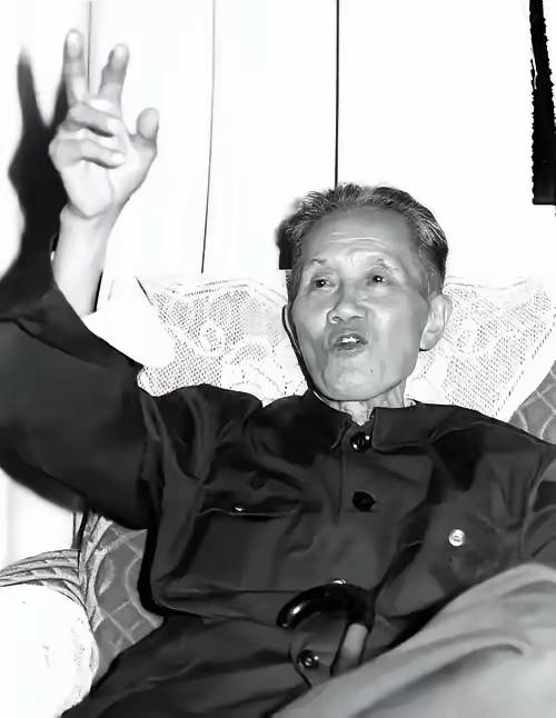 长征路上流传着这样一段往事。1935年娄山关战役中，一名红军营长身负重伤被就地安