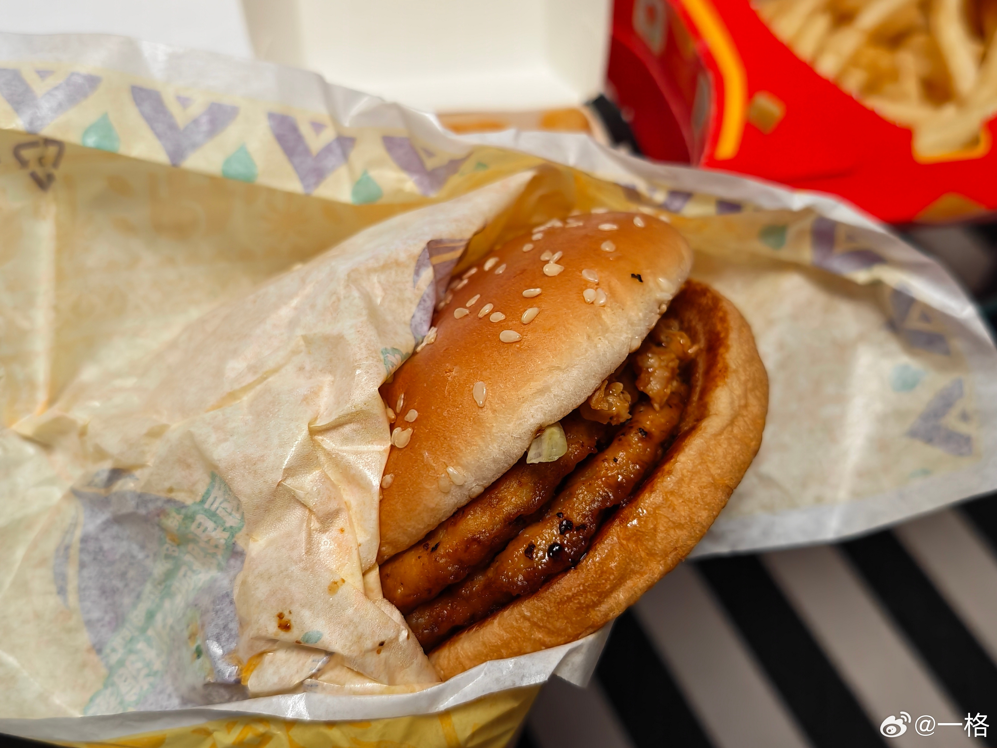 麦当劳能不能不要瞎出新口味了传统口味是越来越小越来越难吃，新出的也是乱七八糟…