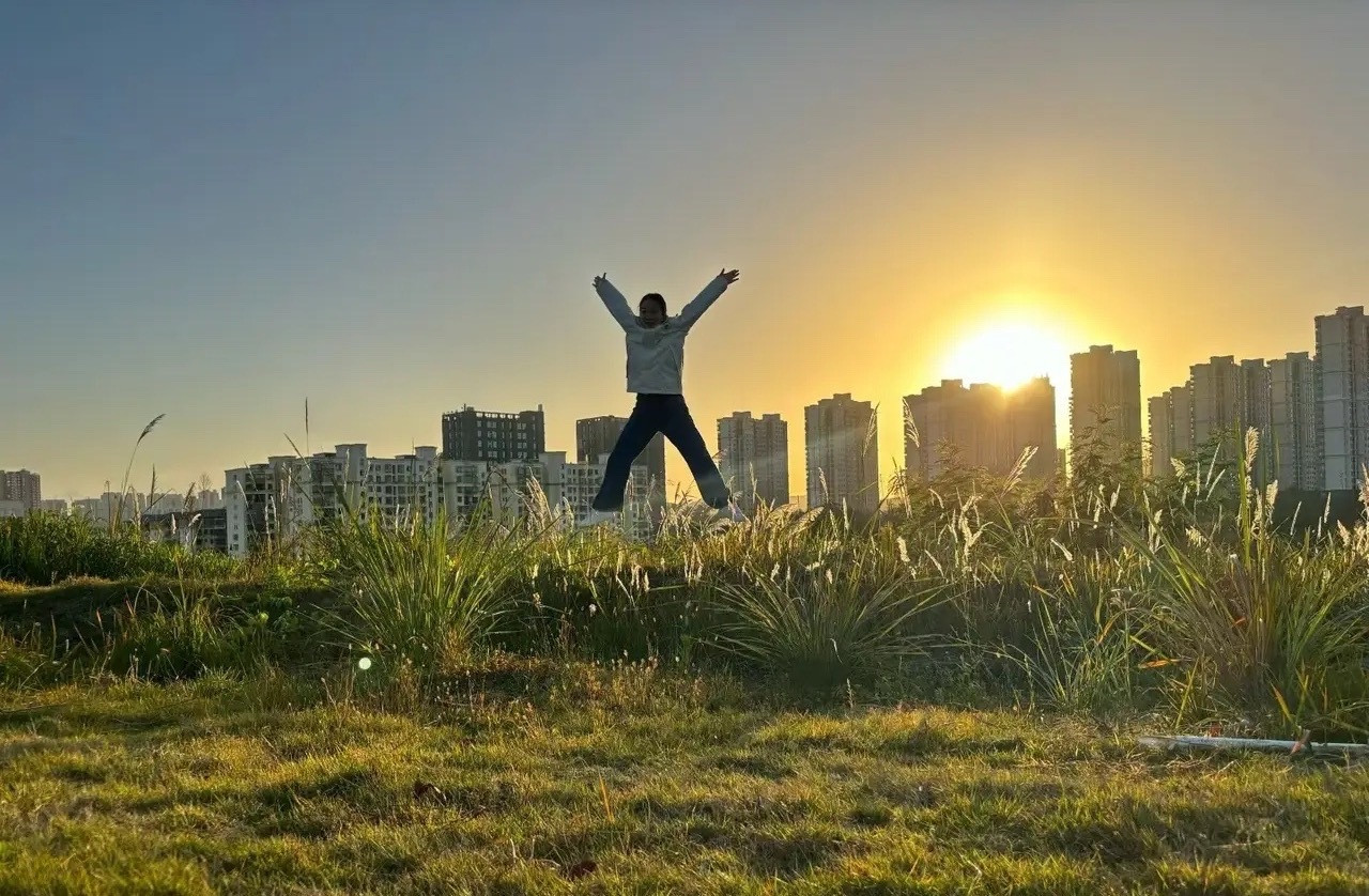 底部放量的十大个股1.海昌新材——倍量10.76、通用设备业2.三联虹普——倍量