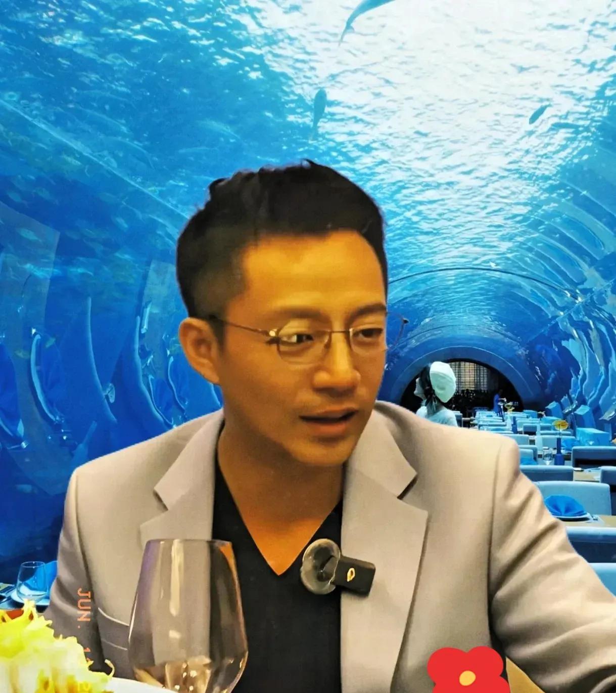 汪小菲直播间被问世纪难题！“大S和马筱梅谁更重要？”他当场破防！“和大S的