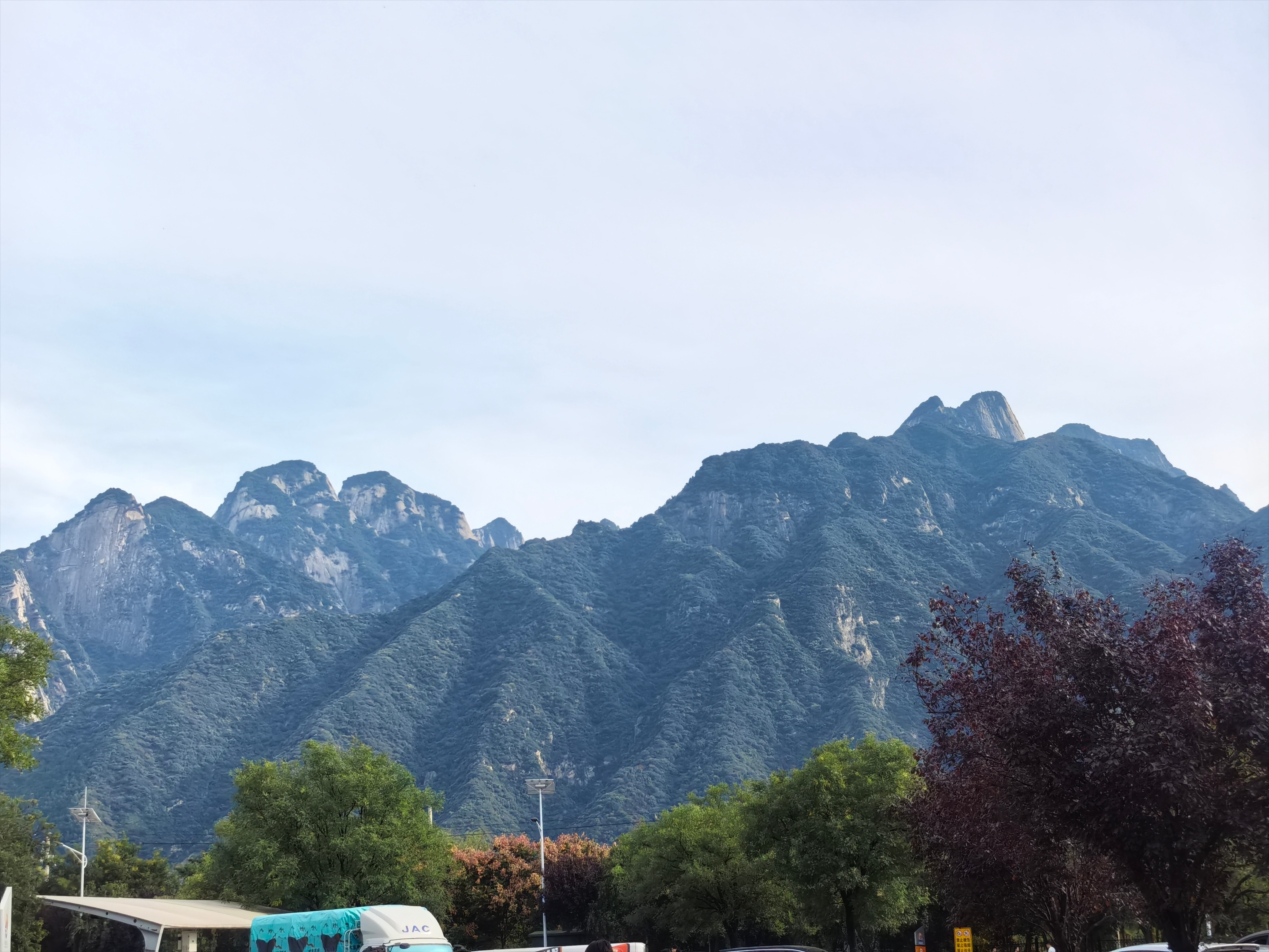 爬不了华山⛰️，到一下华山服务区。华山​​​