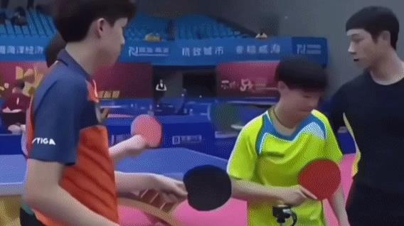 笑死了，豆包儿姐生气的最高境界，其实不是打死你，而是直接不理你。打完比赛别说握手