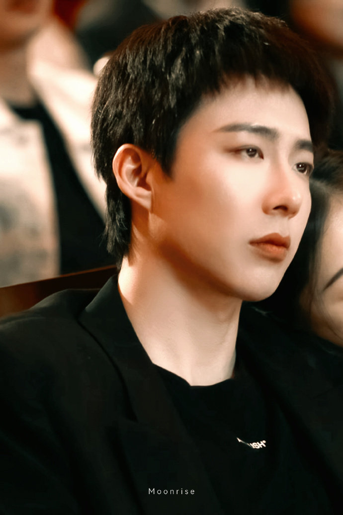 刘宇宁是扛剧担当玫瑰丛生是真的好看玫瑰丛生是真的好看，刘宇宁是扛剧担当，谁懂站