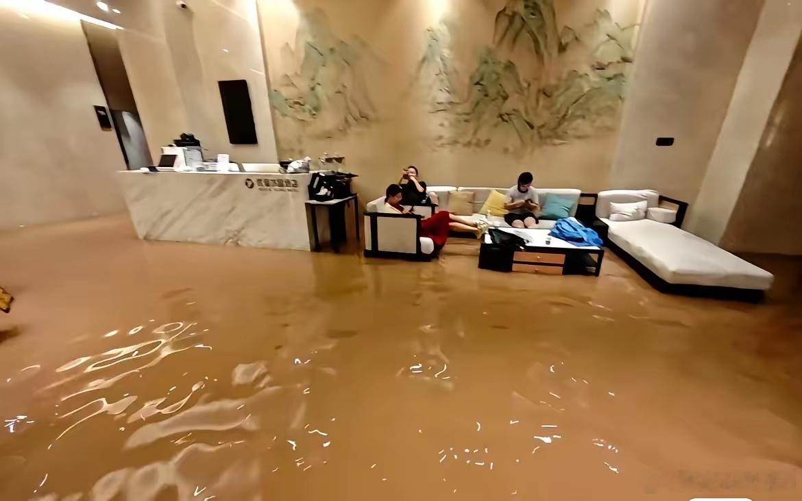 外地人和广西人对洪水的恐惧，根本不在一个档次上。外地人：哇，洪水来了，好壮观，我