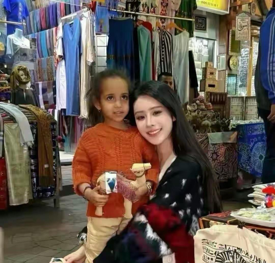 没想到私下的韦雪这么美，怪不得她那么成功。