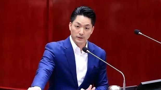 岛上传来消息，台北市市长、蒋介石的曾孙蒋万安曾公然表示，自己绝对不可能去选下一任
