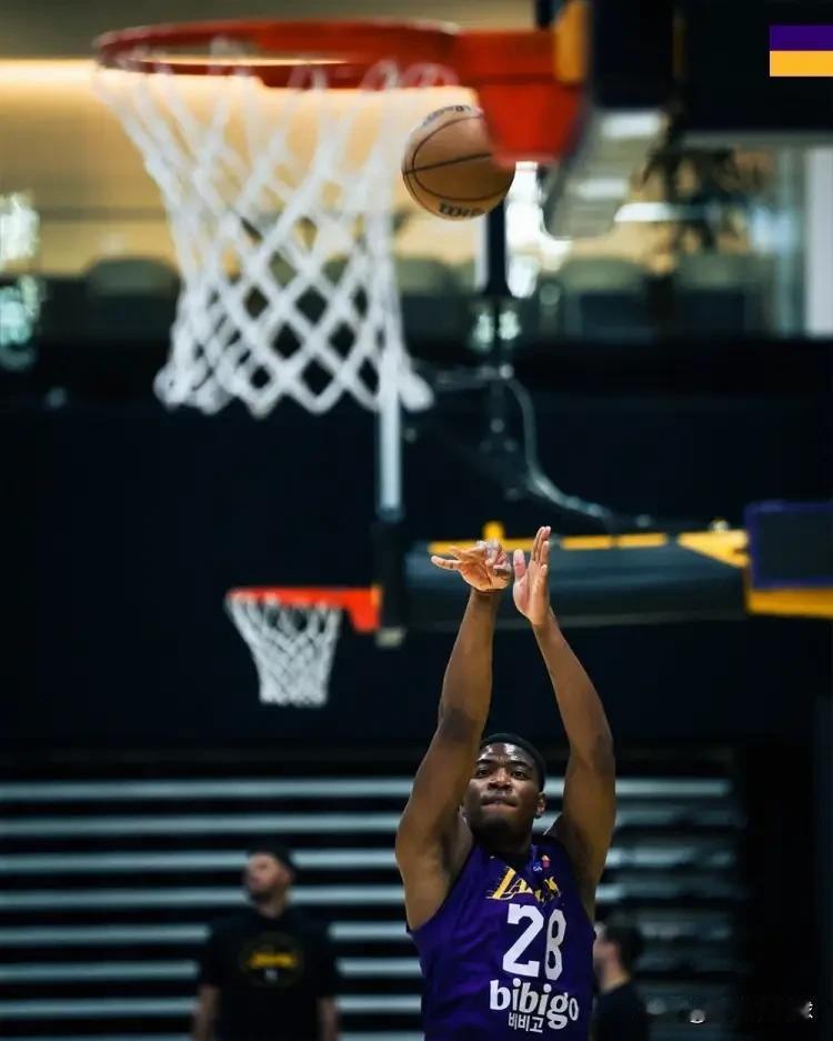 湖人大将八村塁真是太讨厌抢篮板了！在今天湖人主场以109：110惜败于魔术的比赛