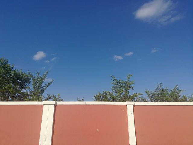 今年夏天太反常！6月不热早晚凉，老话的征兆别不当回事往年六月早已酷暑难耐，今