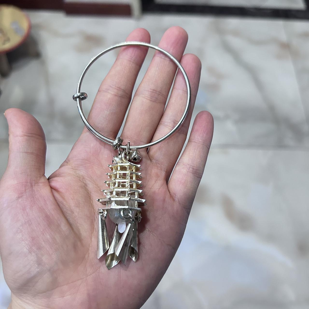 我儿子这个人什么都好，但是有一点我真的受不了。去年他花10块给我买了一个装饰品，