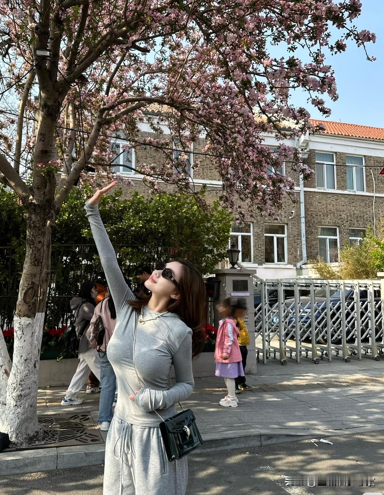 91年的她靠自己买了房一点点把房子装成喜欢的样子父母已经退休日子安稳