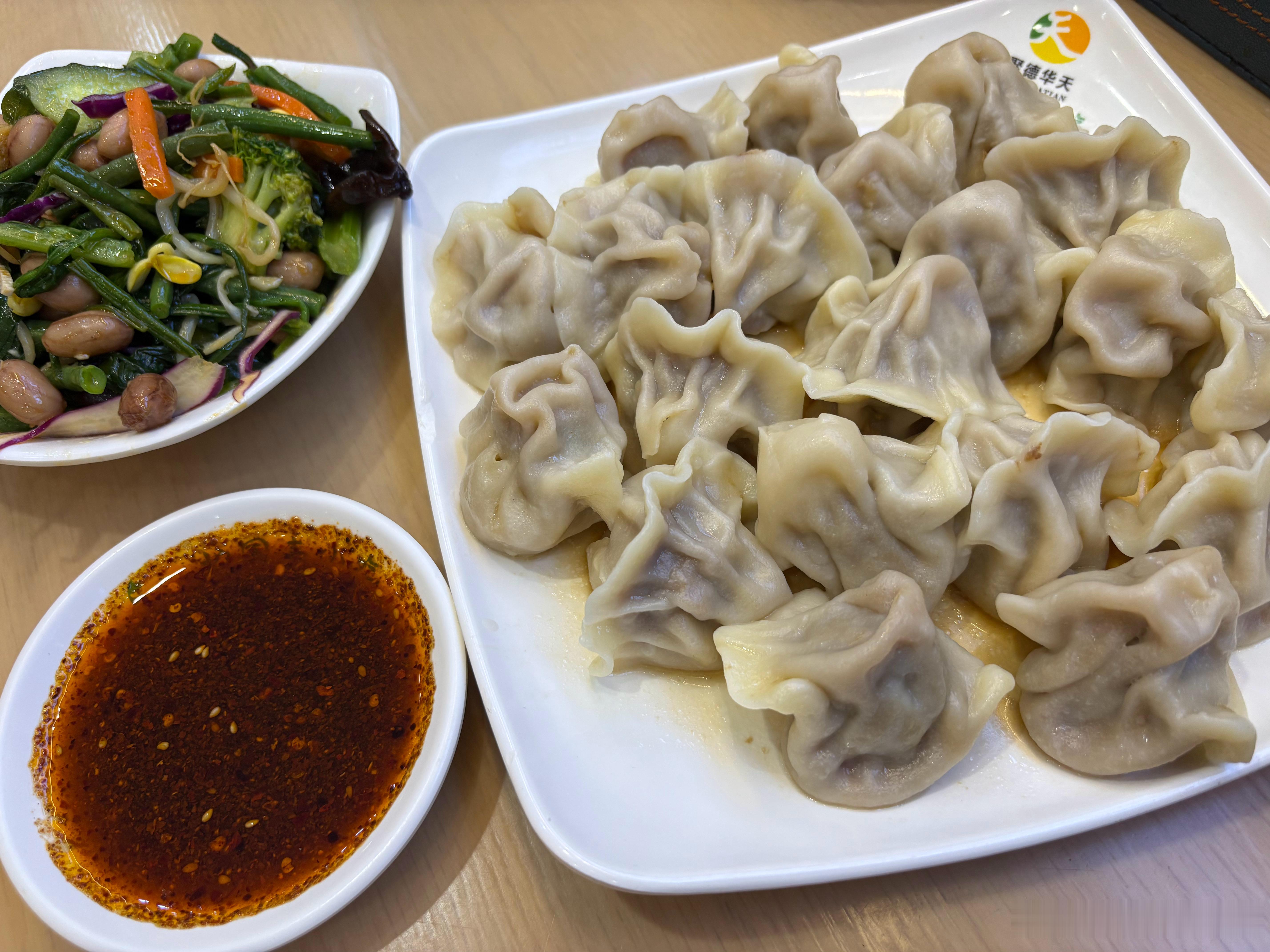 生活手记每次来做头发都不可错过护国寺小吃，或者店内吃一顿，或者买一堆好吃的打包