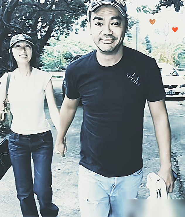 刘青云跟郭蔼明提离婚，理由是怕遗传病拖累她，结果郭蔼明一句话堵回去：我当你女儿。1998年结婚，到现