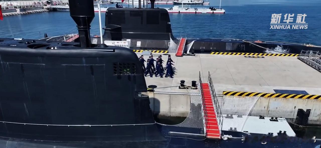 马年春节前夕，有关中国海军潜艇部队的好消息不断，首先，通过新华社对解放军海军潜艇