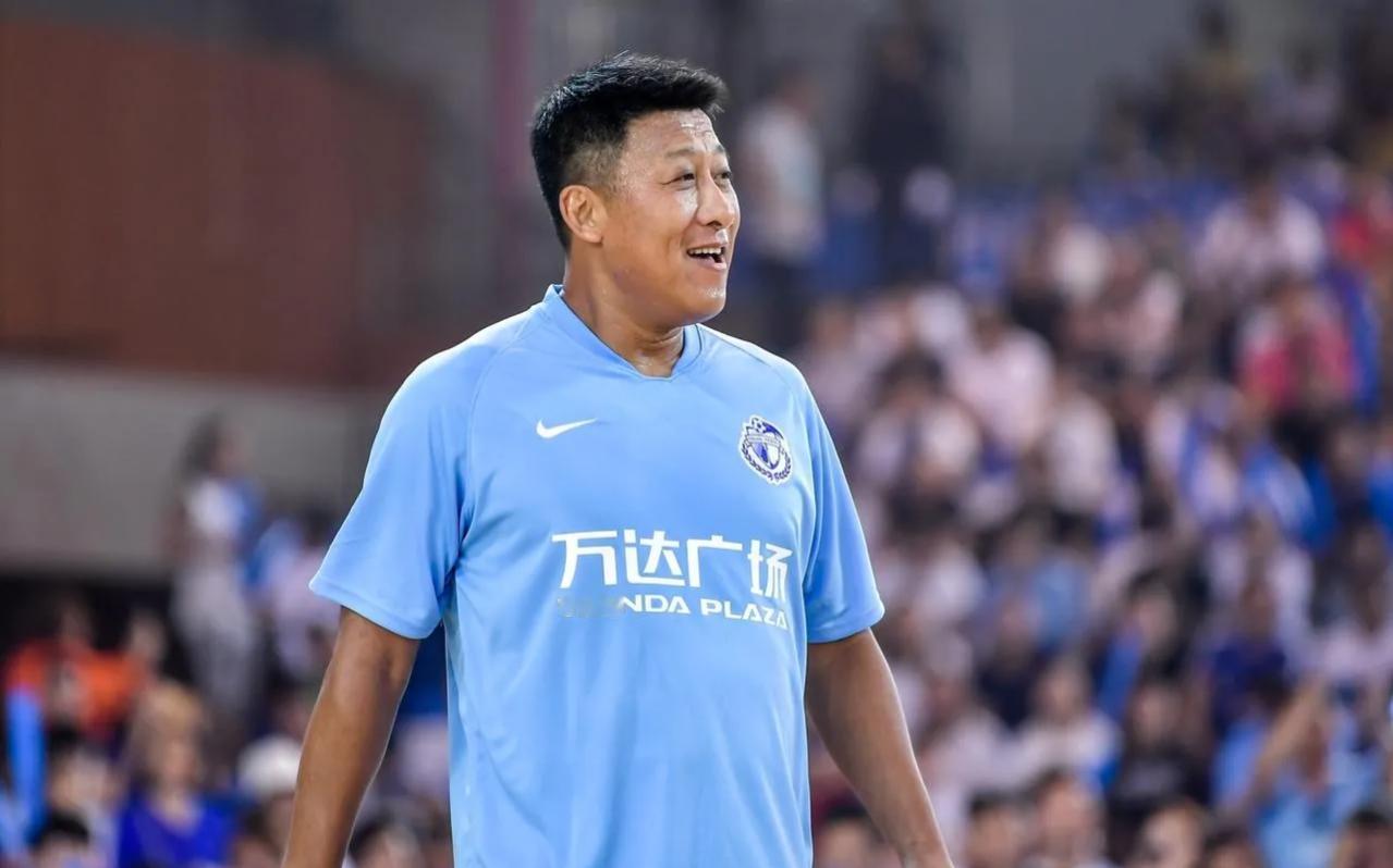 老球迷们肯定都还记得他！可惜才48岁就走了！从上世纪90年代就开始看球的球迷一