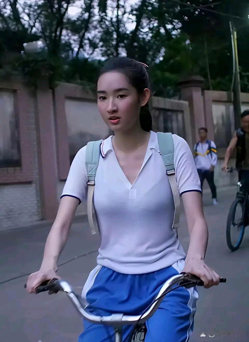 这样演高中生是不是有点过分了