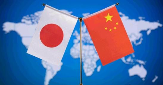 眼看中日关系改善无望，日本国内给高市早苗支招了！8月21日，日本经济新闻刊文
