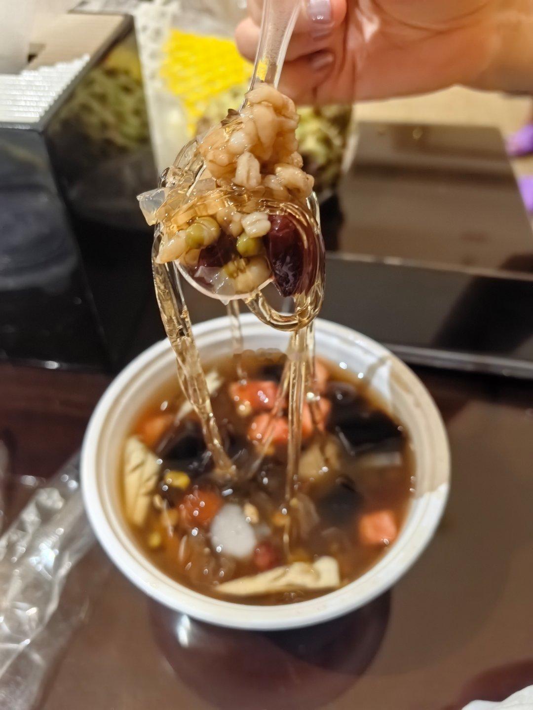 漳州古城，目前吃到过最好吃的是这种不起眼的“QQ串”，确实很Q！明天再去买漳州