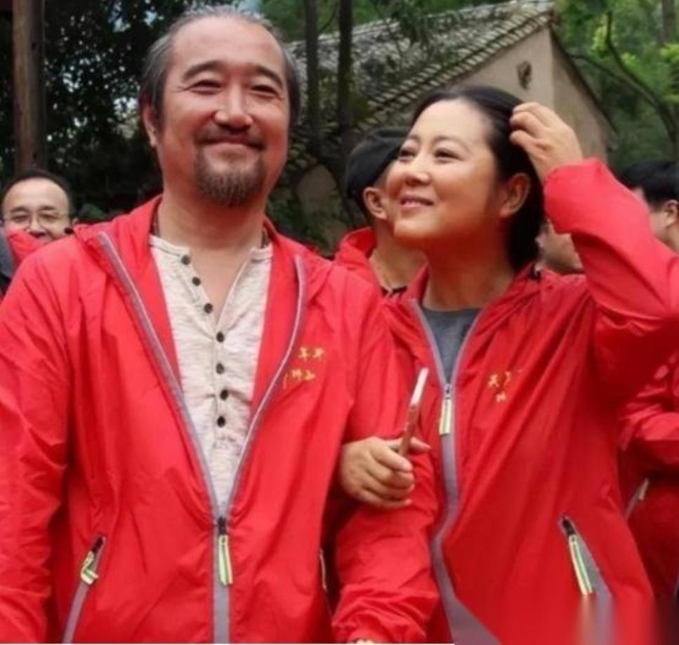 王茜华结婚后，老公坚持AA制，于是她瞒着老公直接打掉了孩子，在跟朋友去吃饭时，2