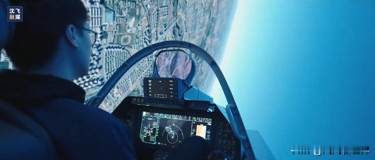 沈飞这次真大方！歼-35A座舱“大横屏”开机画面首度曝光，这颜值太顶了！最