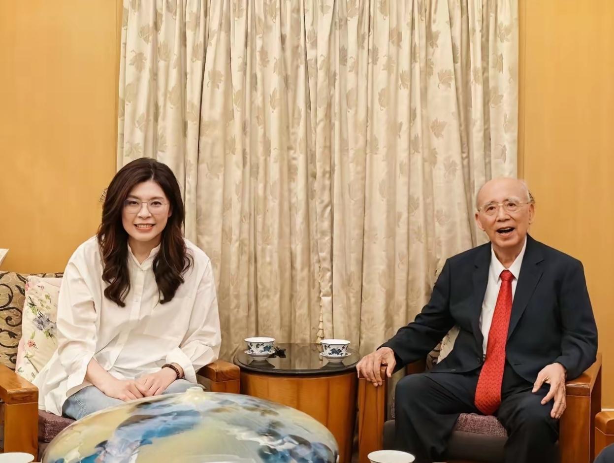 别看郑丽文心直口快是个大嗓门，其实心还是挺细的，重要的事情她一点也不马虎。