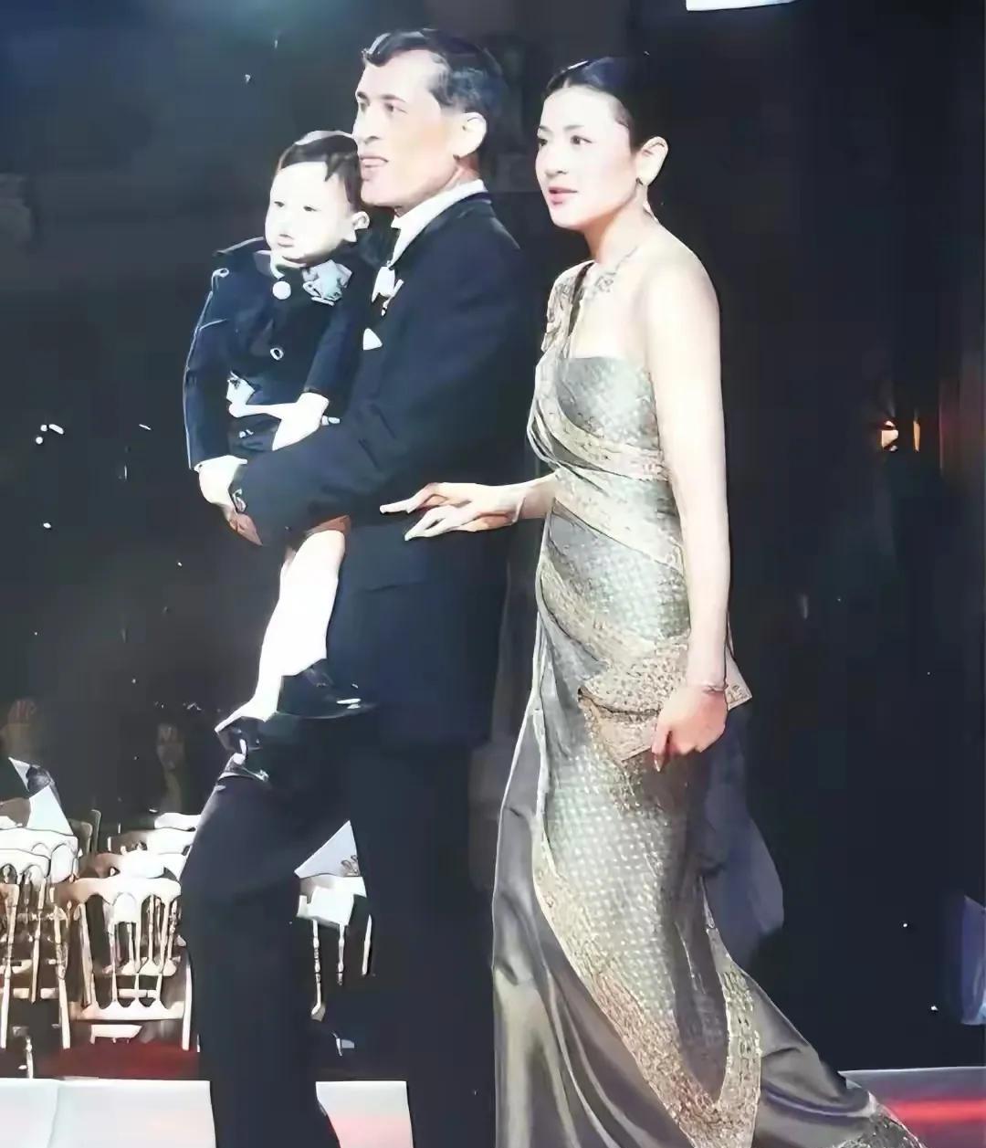 泰王是属于很作的人，这德行遗传其母。这么美这么好的西拉米他都不珍惜，他就是个心中