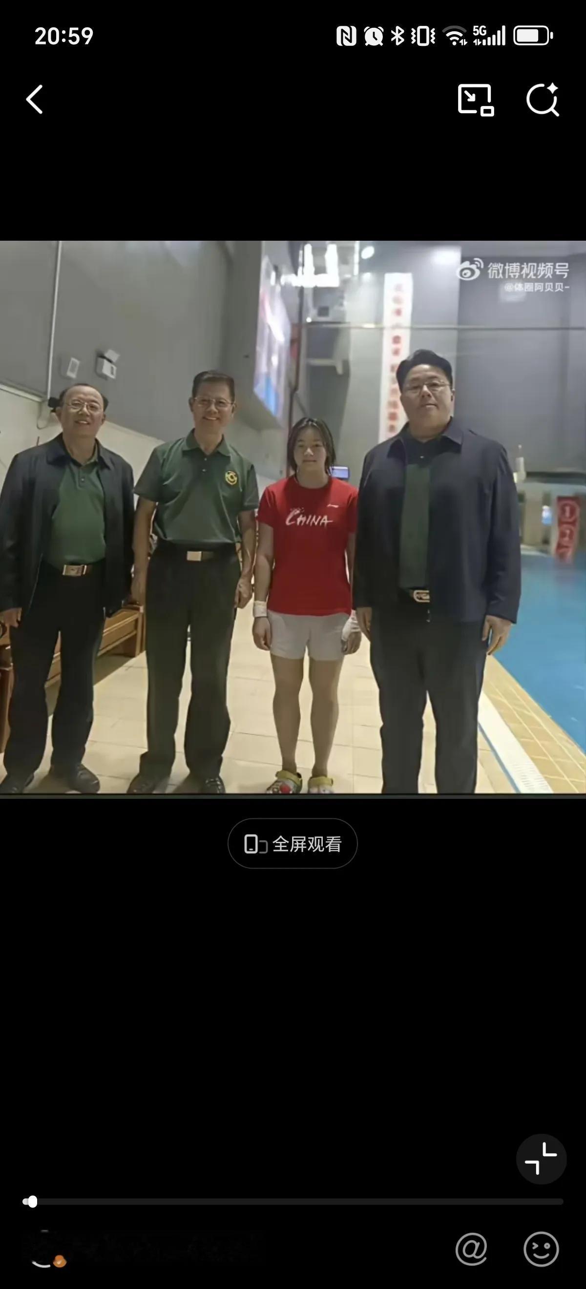 全红婵和陈芋汐最新的照片,全红婵瘦了很多看着和陈芋汐差不多,陈芋汐看着更紧实些