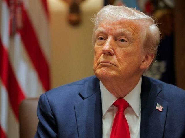 特朗普本来想着一口气收拾三个国家，在全世界竖大旗，立威信：第一个委内瑞拉，抓走马