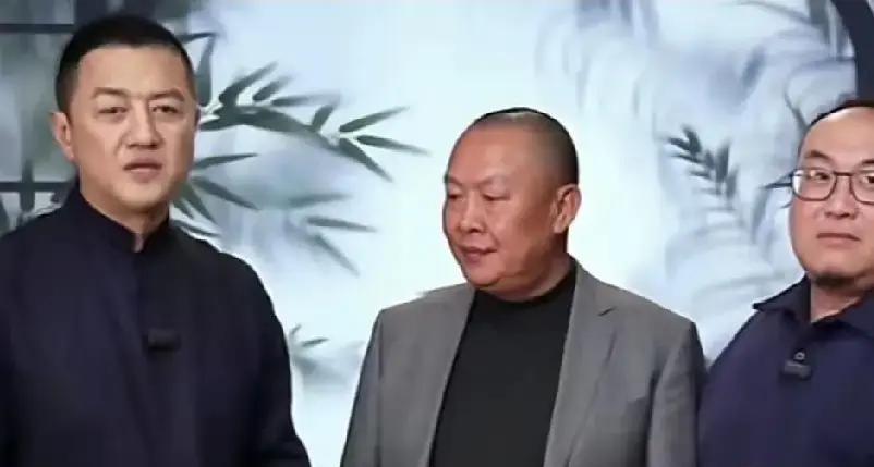 医院招牌被房东拆了，欠款滚到3000万，李亚鹏却连夜订了飞往昆明的机票。不是去