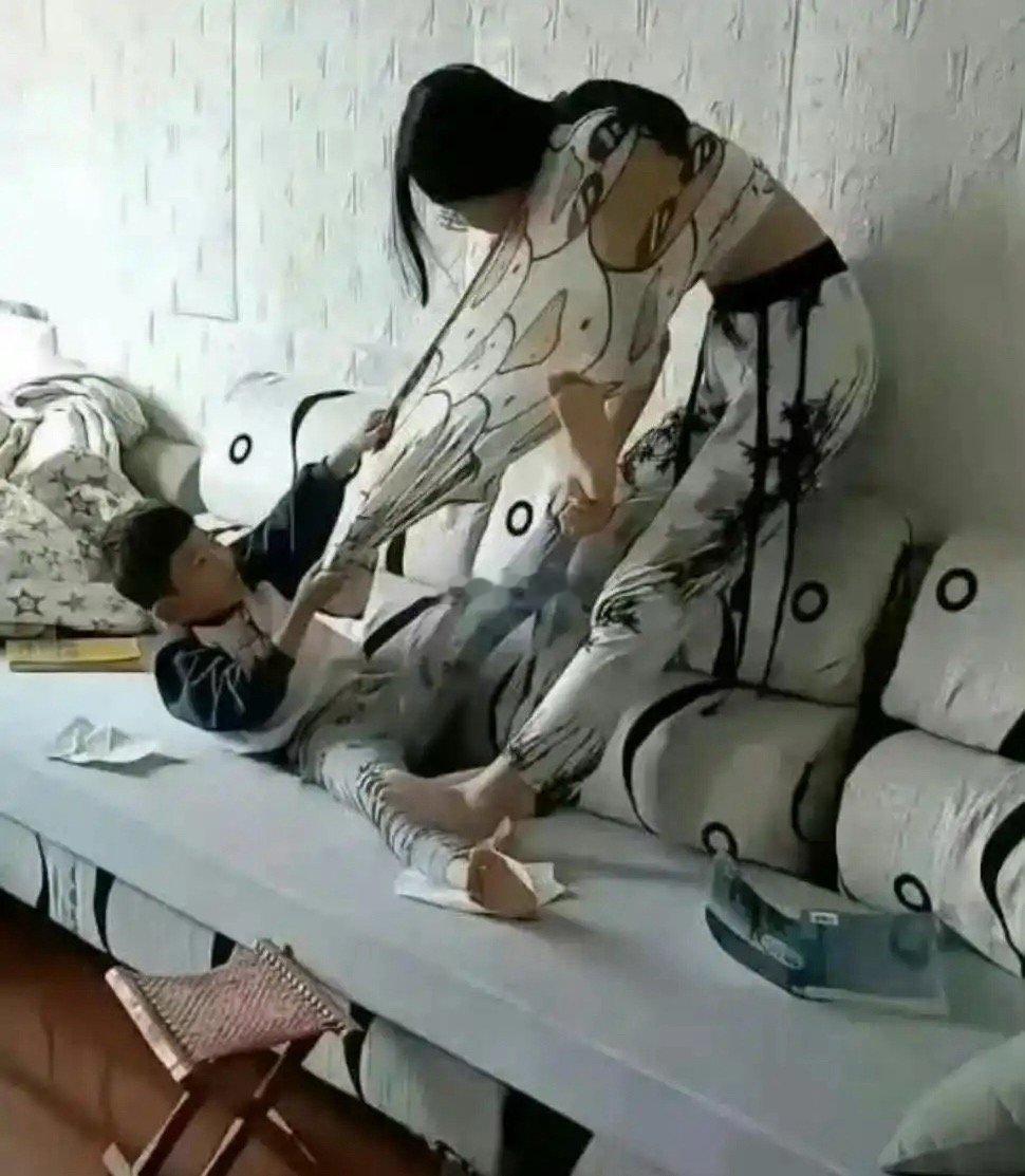 姐弟俩天天打架，什么时候才能不打啊！