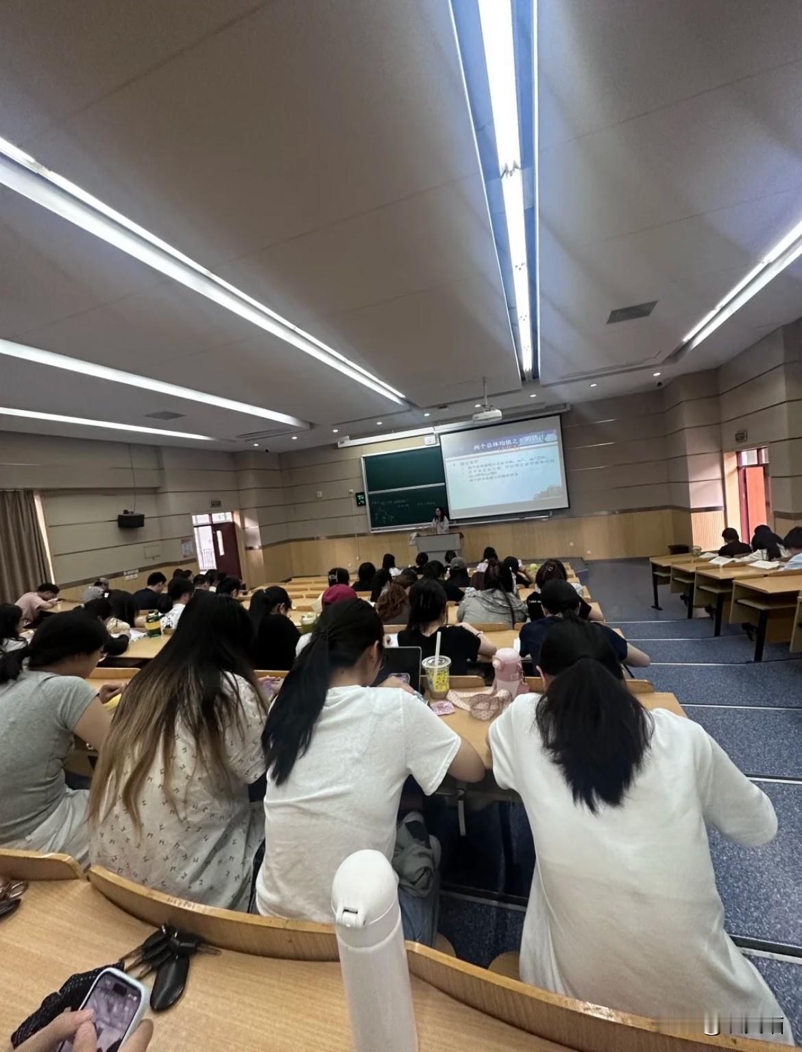 36岁高三老师猝然离世，别再让教师拿健康赌学生前程太揪心了！距离高考只剩十