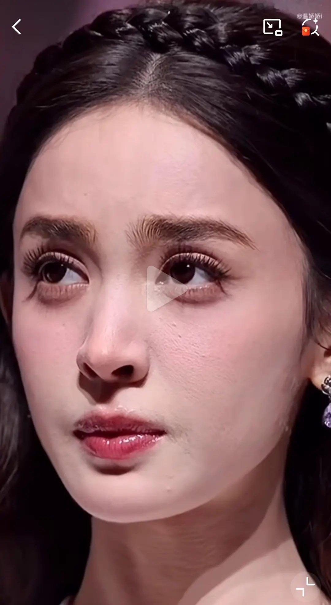 女明星的顶级化妆师画的妆也会卡粉啊？娜扎​​​