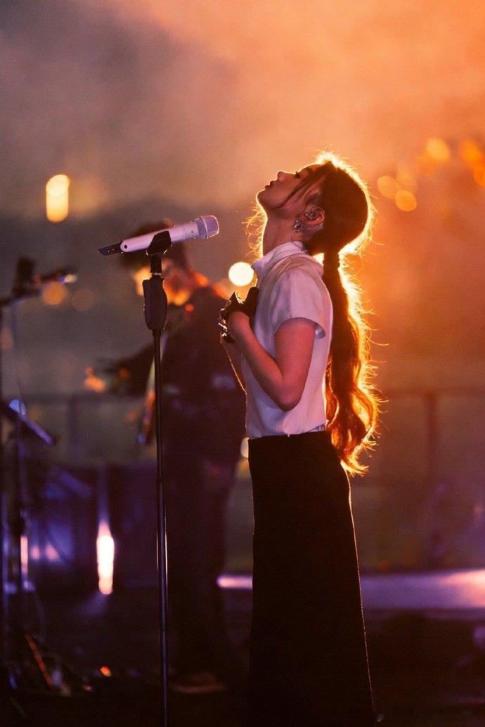 单依纯江苏跨年歌曲串烧单依纯跨年唱8首歌单依纯江苏跨年唱8首歌也太顶了！这歌