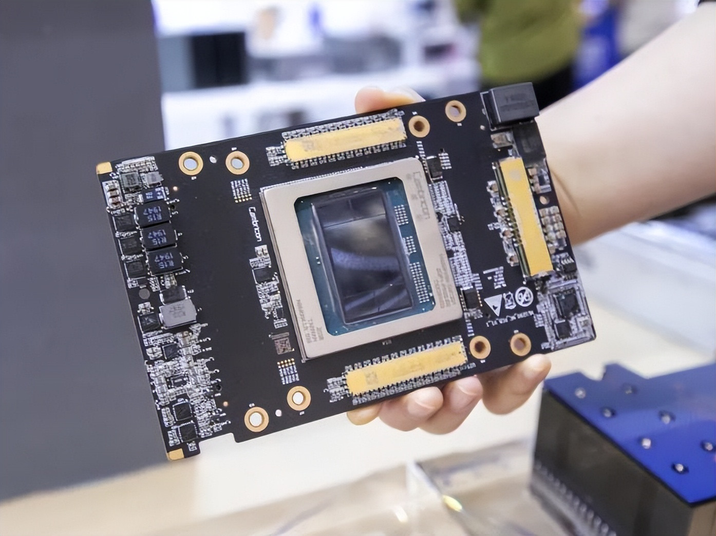 美国万万没想到，2025年中国芯片设计大爆发，平均利润大增268%！