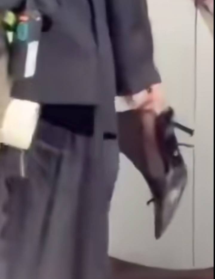 姐姐踩我鞭策我​​​