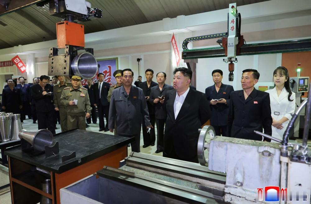 金正恩携爱女金主爱视察军工厂。​​​