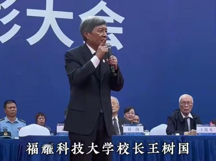 曹德旺、王树国与任正非联手，把百亿产值芯片生产线直接搬进大学校园，这波操让网友直