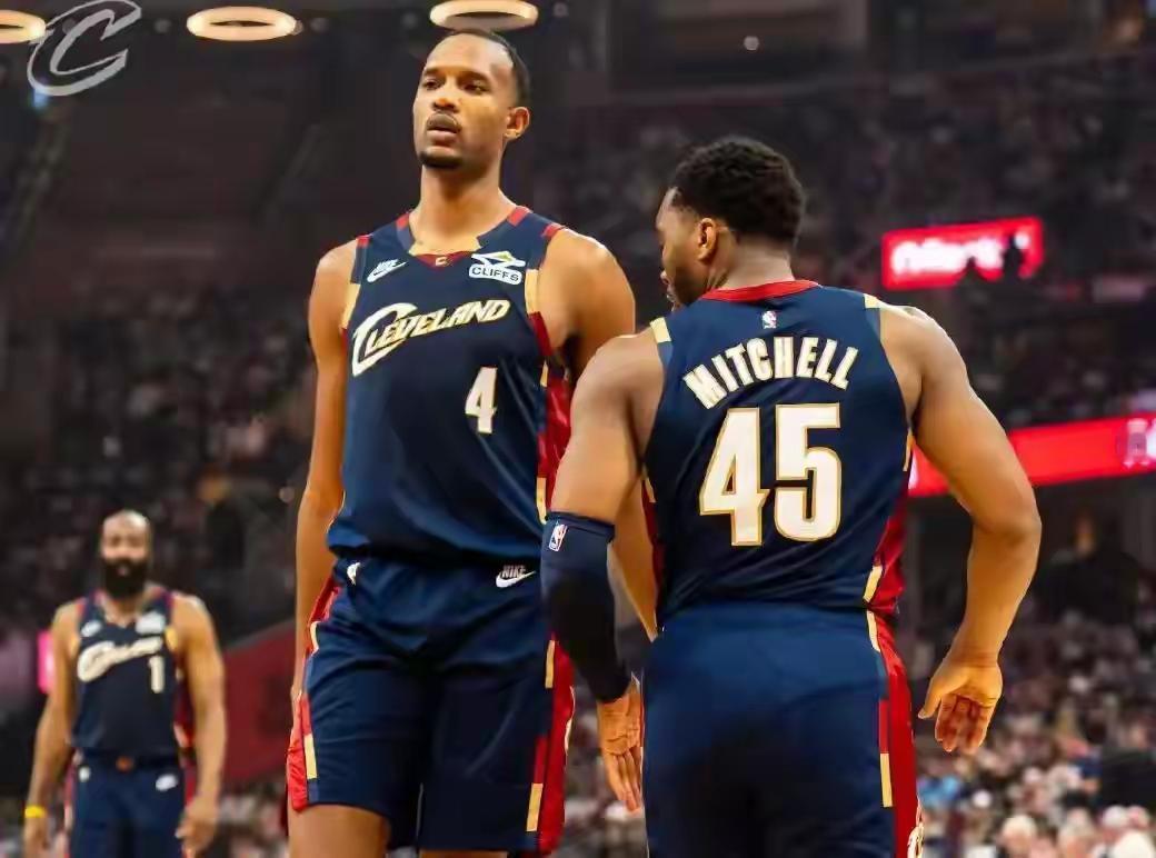 猛龙故意挑骑士，常规赛3:0，没想到季后赛骑士发力，首场战胜猛龙。一、猛龙的季