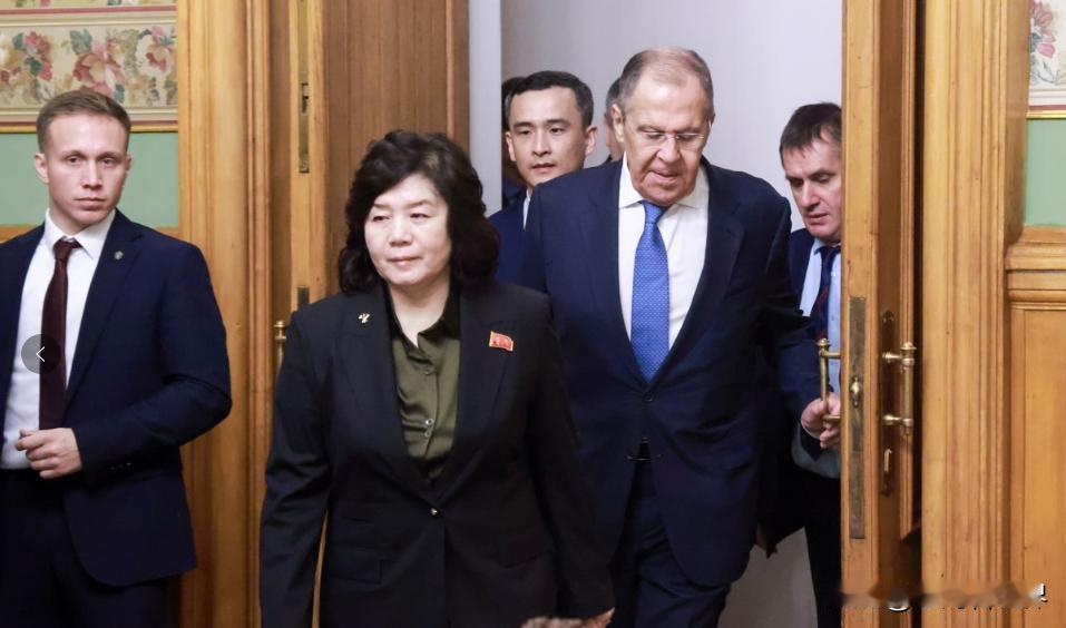 【拉夫罗夫就朝鲜“解放日”向朝鲜外相致贺电】平壤时间2026年8月18日，朝鲜