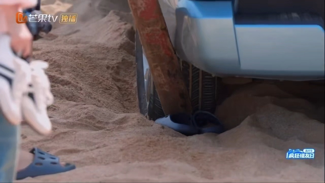 秦岚沈月抬起了2吨的皮卡这段救车名场面之所以被大家夸赞，且在嘉宾心里也留下的很