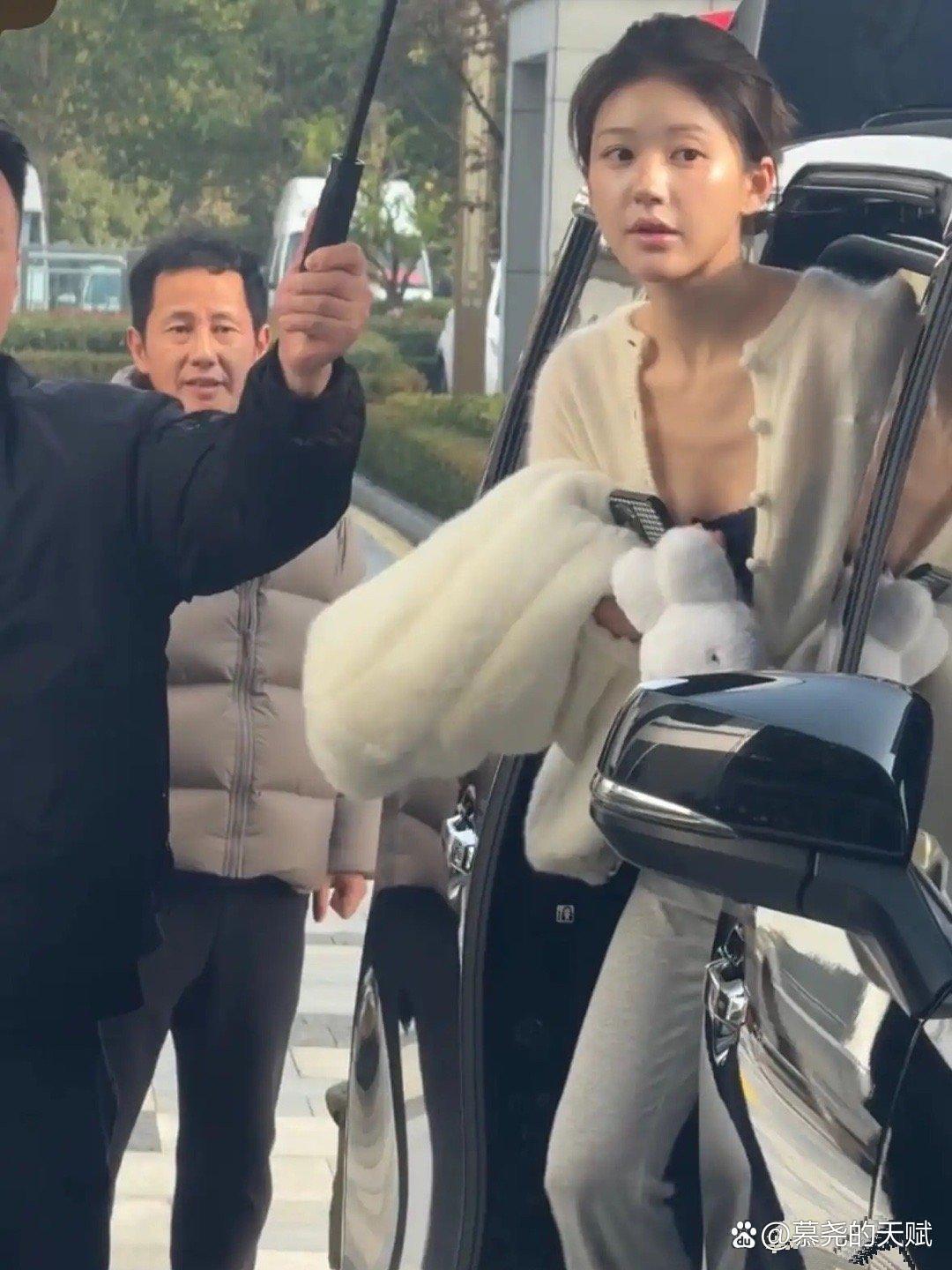 赵露思明明和爸爸长得一摸一样，不知道那些说整容的怎么想的​​​