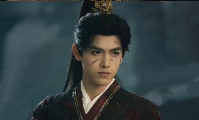 《白日提灯》接《逐玉》真的大事不妙，男女主感觉，观众缘都谈不上好。片花里的阿瑟，