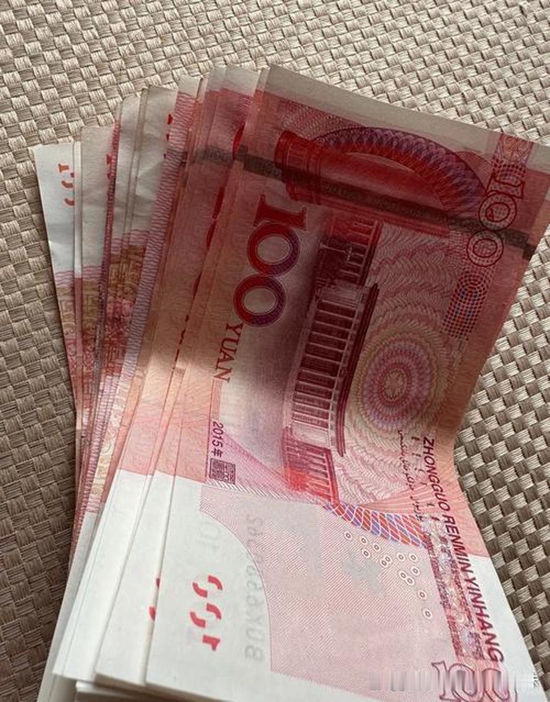 太狠了！河南一家长给孩子每月1500元生活费，孩子嫌弃少，非要3000元，家长说